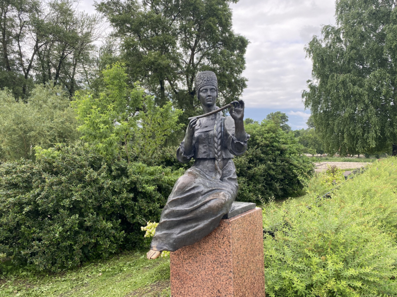На север! Вологодские кружева, Поважские домовые росписи, Архангельские козули, Расписные небеса, Каргопольская игрушка, Онежские петроглифы...