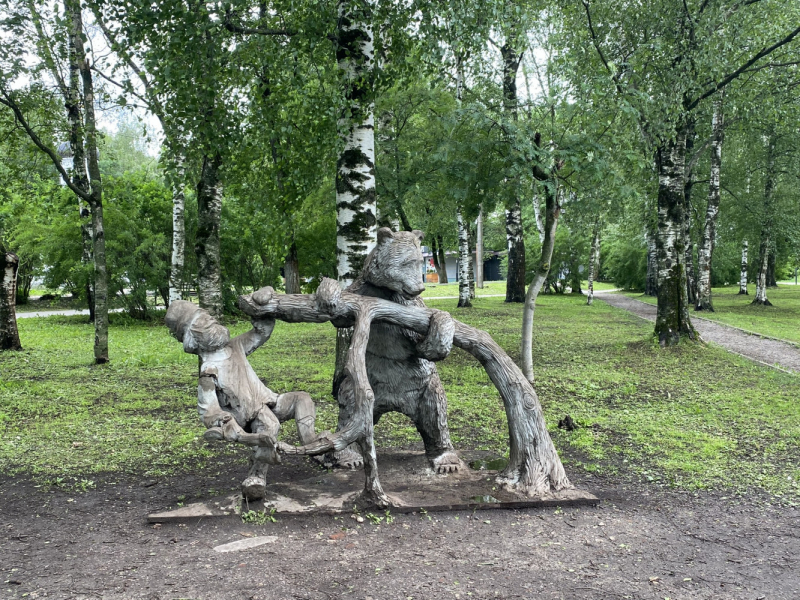 На север! Вологодские кружева, Поважские домовые росписи, Архангельские козули, Расписные небеса, Каргопольская игрушка, Онежские петроглифы...