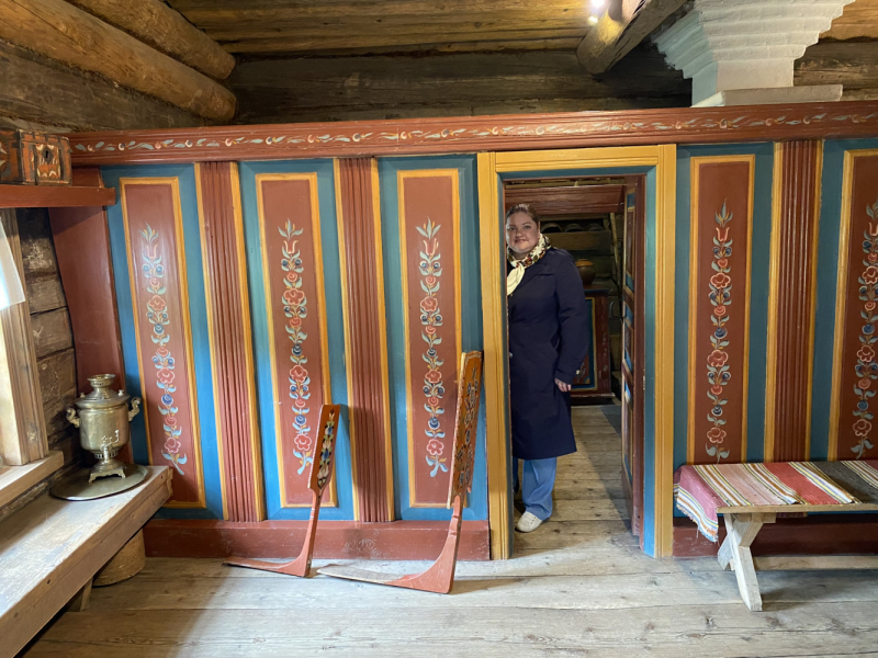 На север! Вологодские кружева, Поважские домовые росписи, Архангельские козули, Расписные небеса, Каргопольская игрушка, Онежские петроглифы...