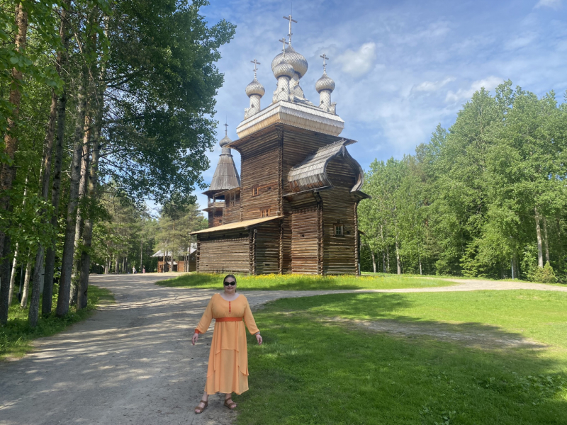На север! Вологодские кружева, Поважские домовые росписи, Архангельские козули, Расписные небеса, Каргопольская игрушка, Онежские петроглифы...