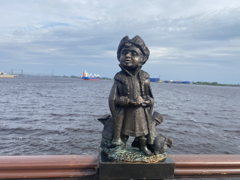 На север! Вологодские кружева, Поважские домовые росписи, Архангельские козули, Расписные небеса, Каргопольская игрушка, Онежские петроглифы...