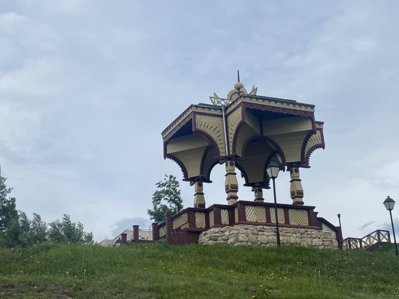 На север! Вологодские кружева, Поважские домовые росписи, Архангельские козули, Расписные небеса, Каргопольская игрушка, Онежские петроглифы...