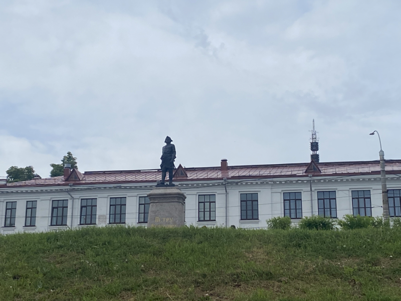На север! Вологодские кружева, Поважские домовые росписи, Архангельские козули, Расписные небеса, Каргопольская игрушка, Онежские петроглифы...