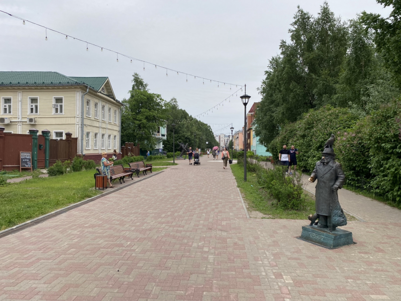 На север! Вологодские кружева, Поважские домовые росписи, Архангельские козули, Расписные небеса, Каргопольская игрушка, Онежские петроглифы...