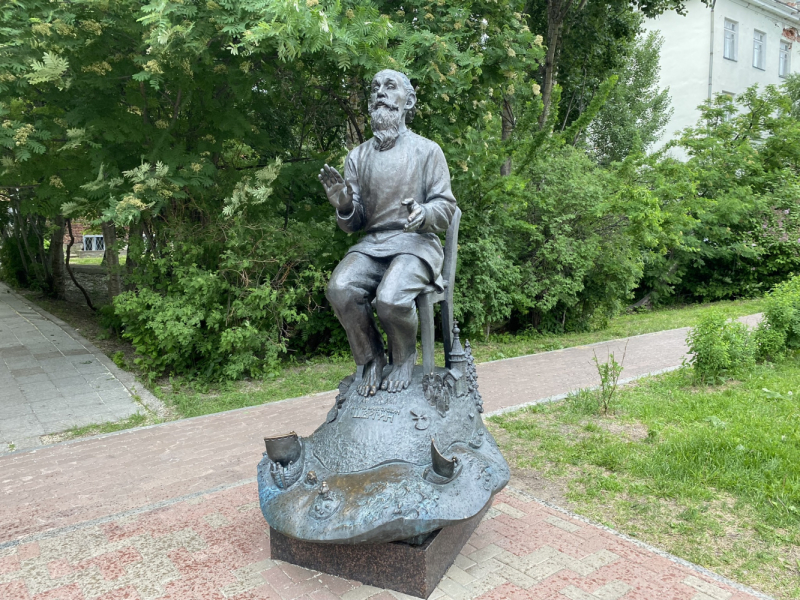 На север! Вологодские кружева, Поважские домовые росписи, Архангельские козули, Расписные небеса, Каргопольская игрушка, Онежские петроглифы...