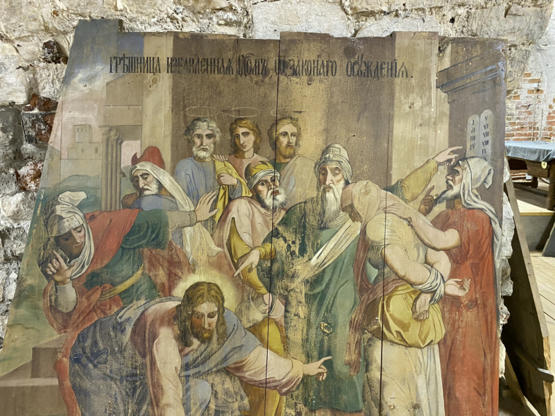 На север! Вологодские кружева, Поважские домовые росписи, Архангельские козули, Расписные небеса, Каргопольская игрушка, Онежские петроглифы...