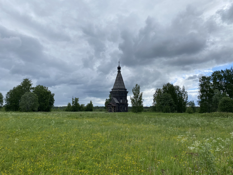 На север! Вологодские кружева, Поважские домовые росписи, Архангельские козули, Расписные небеса, Каргопольская игрушка, Онежские петроглифы...