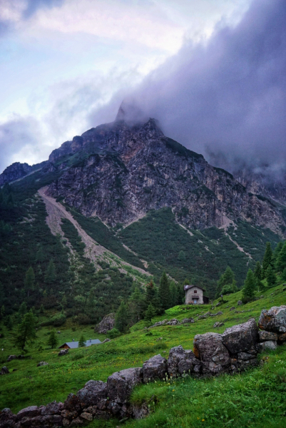 Dolomiti di Brenta (июль 2024) соло-хайк с двумя собаками Dolomiti di Brenta (июль 2024) соло-хайк с двумя собаками