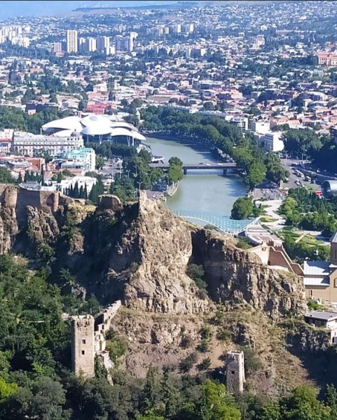 Италия и Франция в одном флаконе: инструкция по созданию нового человека