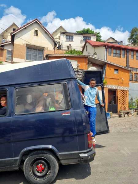 Мадагаскар и Маврикий. Баобабы и киты.