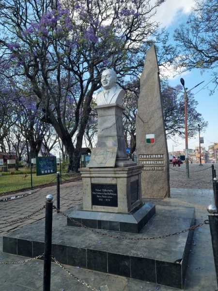 Мадагаскар и Маврикий. Баобабы и киты.