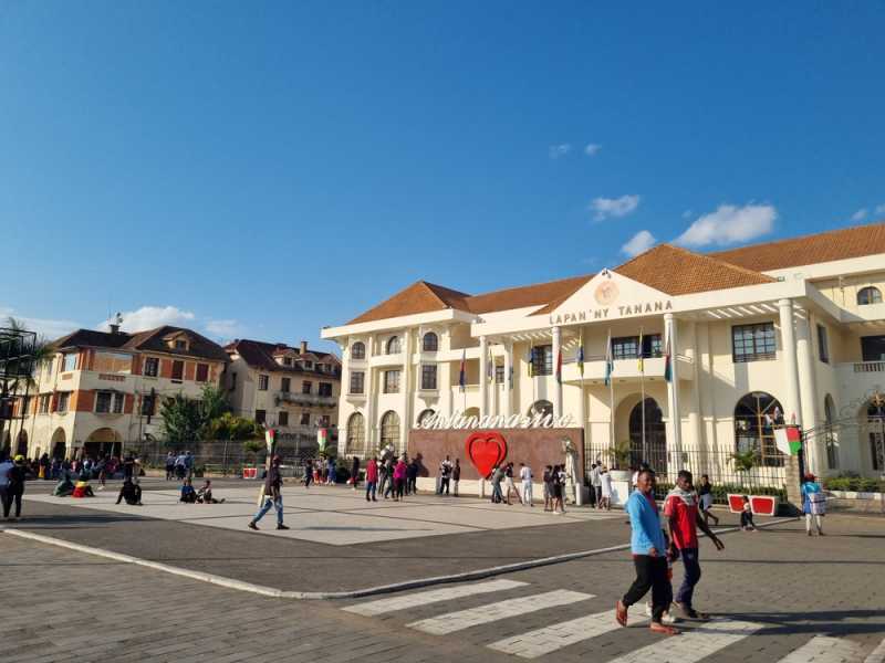 Мадагаскар и Маврикий. Баобабы и киты.