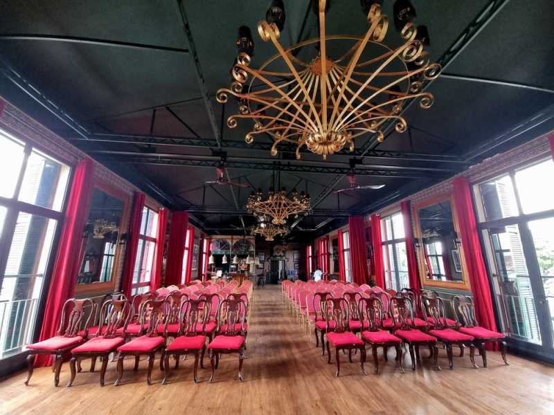 Мадагаскар и Маврикий. Баобабы и киты.