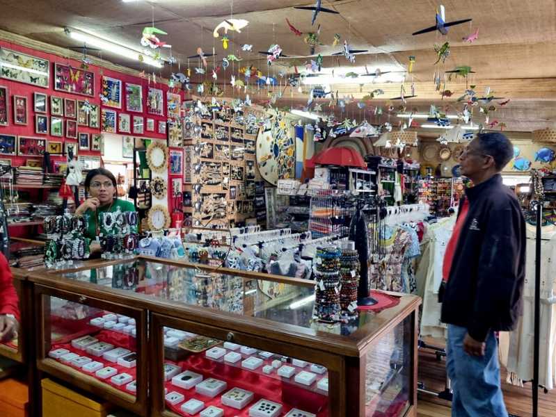 Мадагаскар и Маврикий. Баобабы и киты.