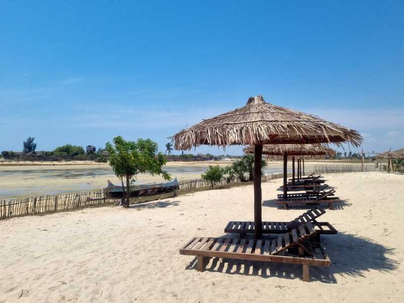 Мадагаскар и Маврикий. Баобабы и киты.