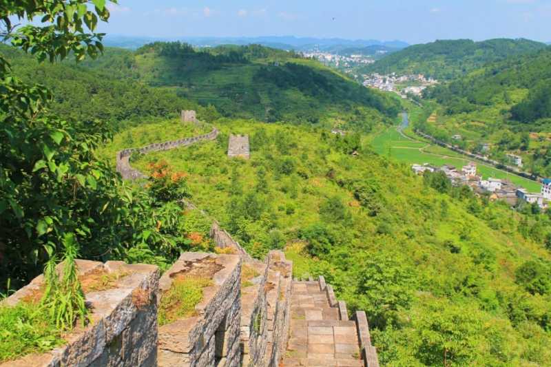 Южная китайская стена в 2000 км от Пекина