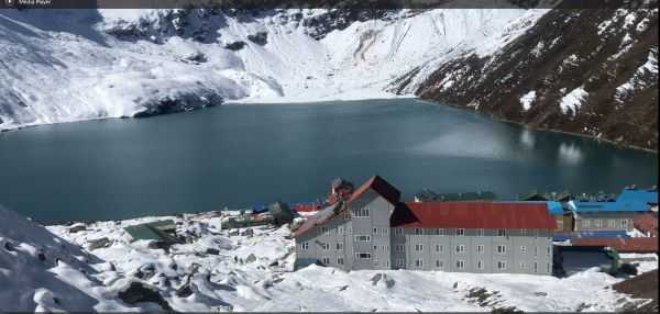 Одна за фото в Gokyo под внезапным циклоном. Впервые на высоте. Октябрь-Ноябрь 2025