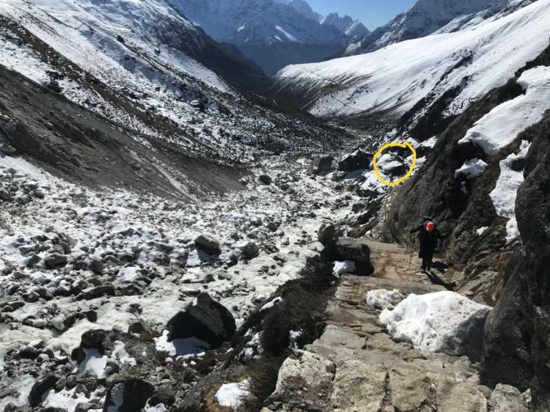 Одна за фото в Gokyo под внезапным циклоном. Впервые на высоте. Октябрь-Ноябрь 2025