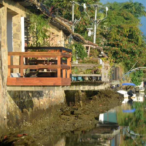 домики над рекой