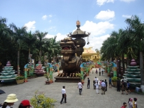 Более 2000 км с юга на север по Вьетнаму.