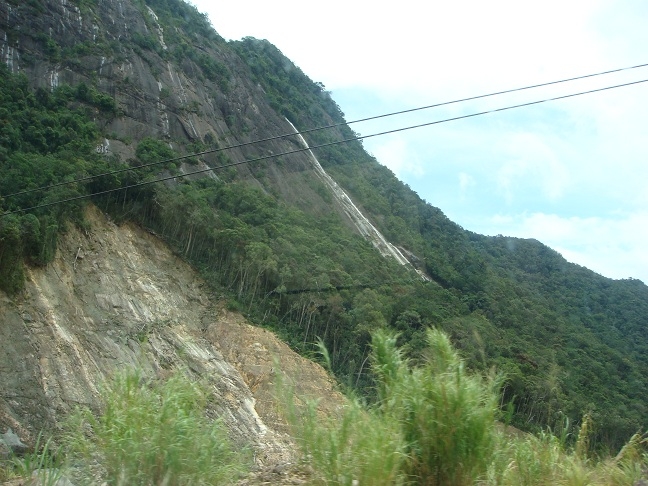 Более 2000 км с юга на север по Вьетнаму.