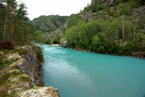 река,протекающая вдоль 604 дороги,ведущей к леднику