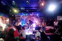 Жадность,океан,еда,массаж,джунгли.