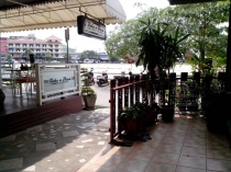 Жадность,океан,еда,массаж,джунгли.