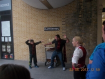 Лондон, Бат, Студия Warner Brothers, с подростком, без знания языка