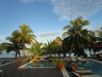 Playa Tortuga Hotel Beach And Resort рядом с городом Bocas Del Toro на Isla Colón