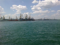 порт и зеленое море