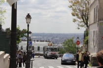 Париж, мокрые курицы и бутылка куантро.