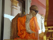 Храм с телом мумифицированного монаха на Самуи.