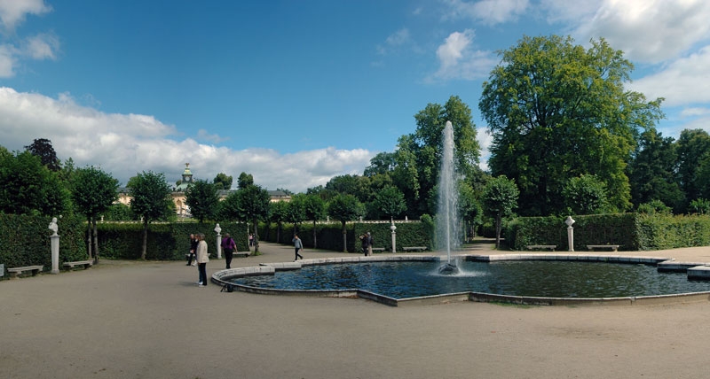 15. Sanssouci. 18. Schloss Sanssouci mit Weinbergterrassen