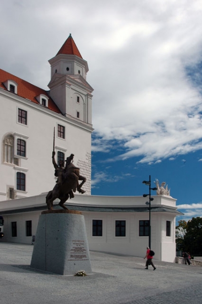 12. Bratislava. 02
