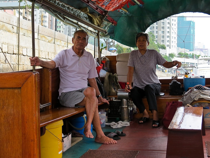 Полет пчелы вокруг вяленой рыбы в бухте Абердин (UPD)