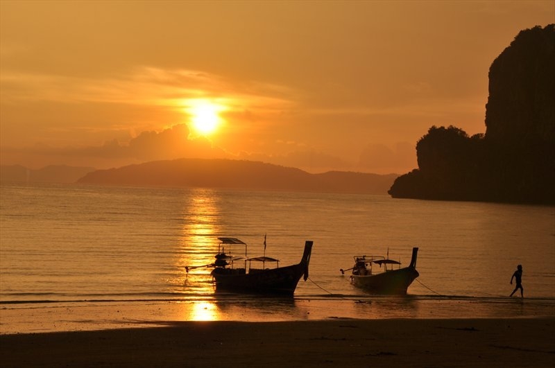 Бангкок, Сием Риеп, Рейли (2013)