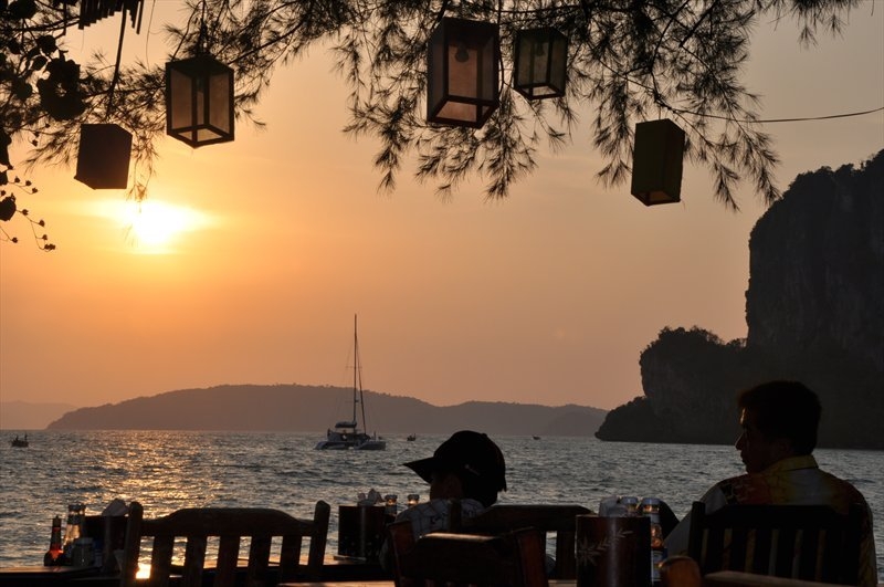 Бангкок, Сием Риеп, Рейли (2013)