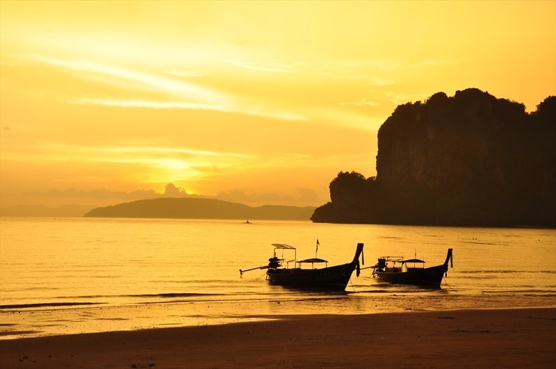 Бангкок, Сием Риеп, Рейли (2013)