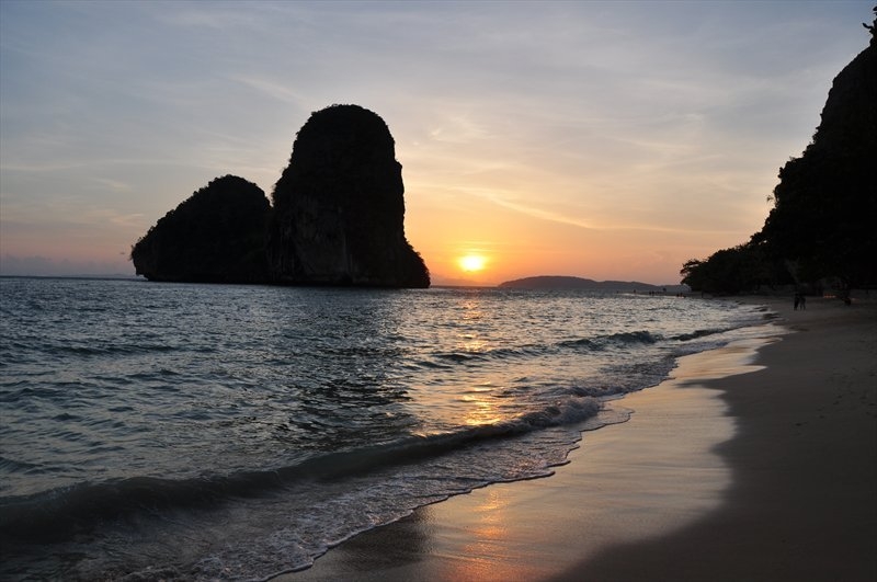 Бангкок, Сием Риеп, Рейли (2013)