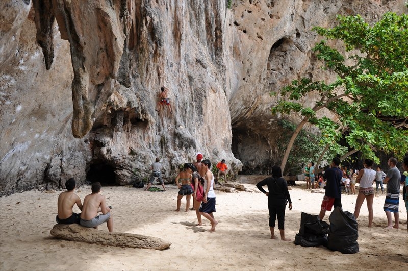 Бангкок, Сием Риеп, Рейли (2013)