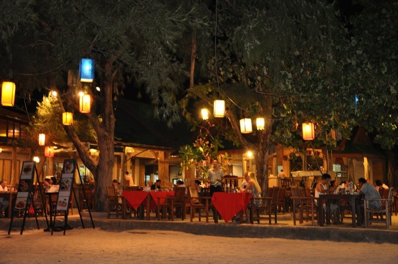 Бангкок, Сием Риеп, Рейли (2013)