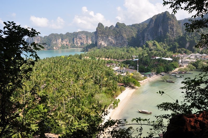 Бангкок, Сием Риеп, Рейли (2013)