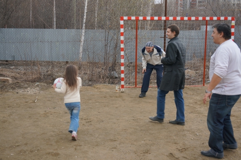 А в Е-бурге Мир! Труд! Май! Беседки! пиво! шашлыки! 01.05.14