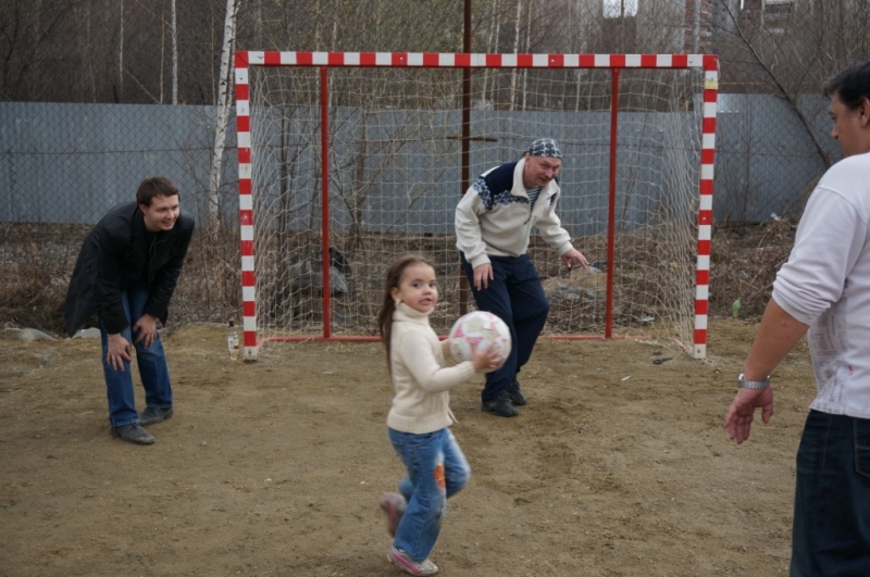 А в Е-бурге Мир! Труд! Май! Беседки! пиво! шашлыки! 01.05.14