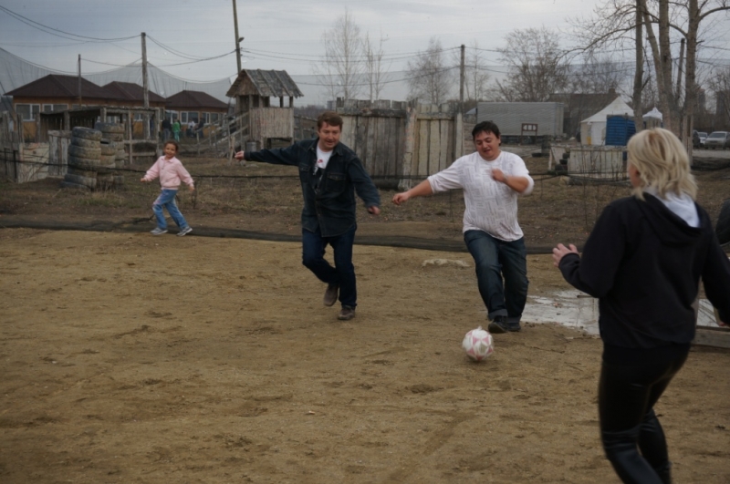 А в Е-бурге Мир! Труд! Май! Беседки! пиво! шашлыки! 01.05.14