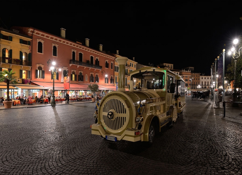 15. Verona. 20. Piazza Bra