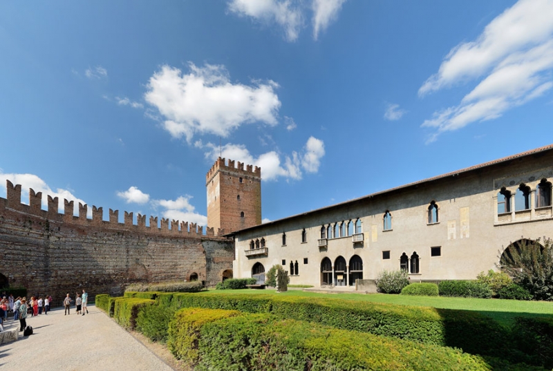 15. Verona. 27. Castelvecchio