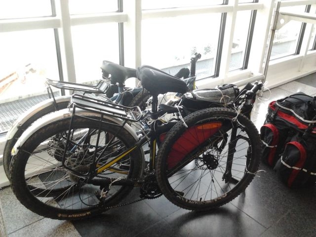 Осталось одеть чехол и наши велосипеды готовы к полету.