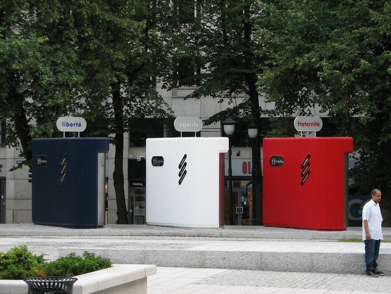 По нужде в различных уголках Мира (фото)